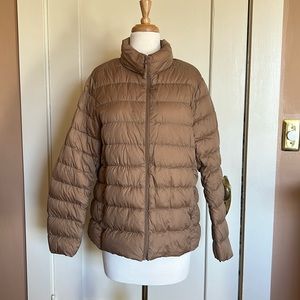 Uniqlo tan packable down puff jacket